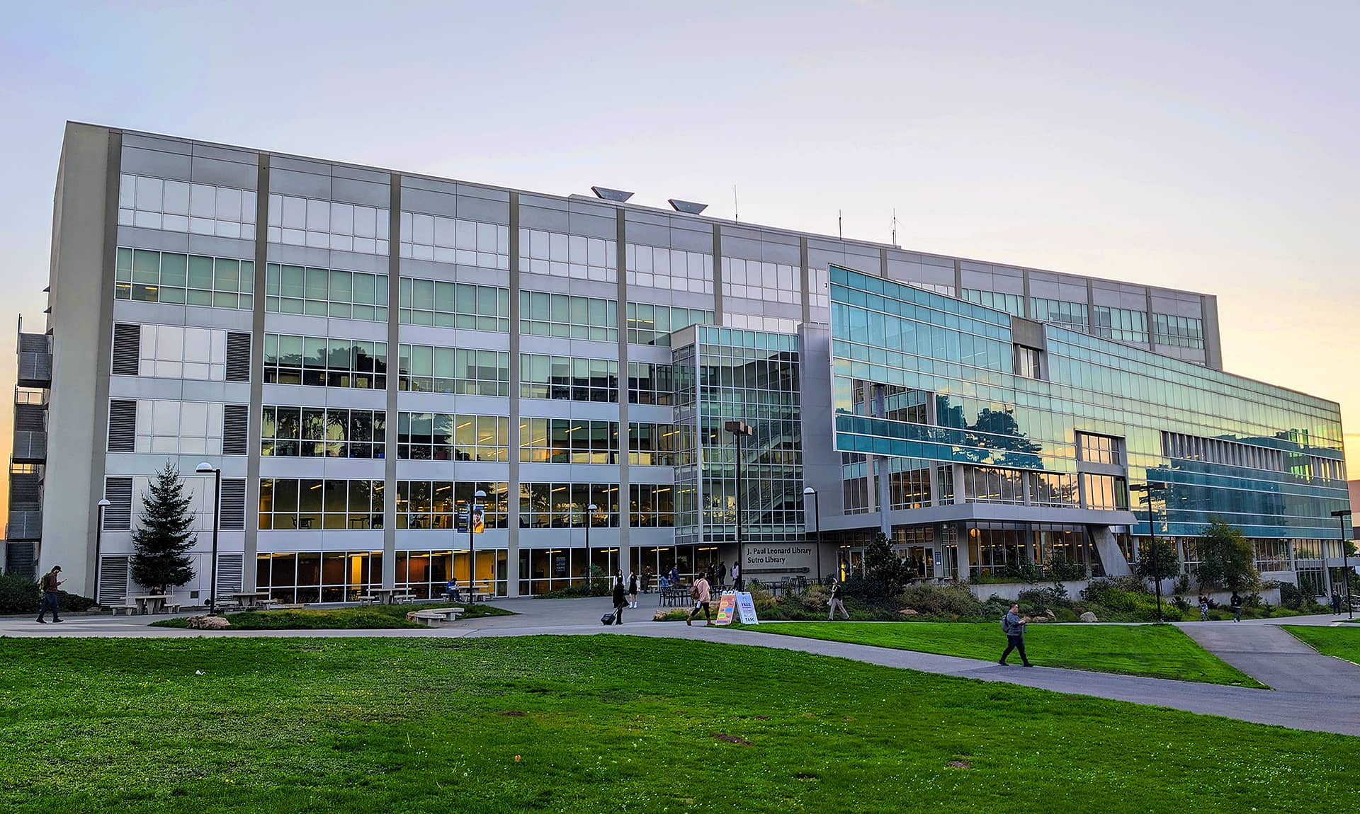 Foto 2 SFSU_Library_ 1920x1150