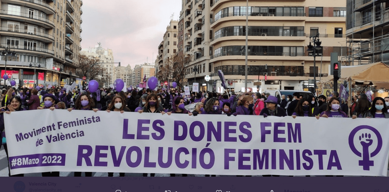 Una de les capçaleres de la manifestació del 8 de març de 2022 a València.