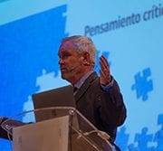 web-bob_lenz_en_un_momento_de_su_intervencion_en_el_i_foro_de_innovacion_educativa_de_caxton_college_2.jpg