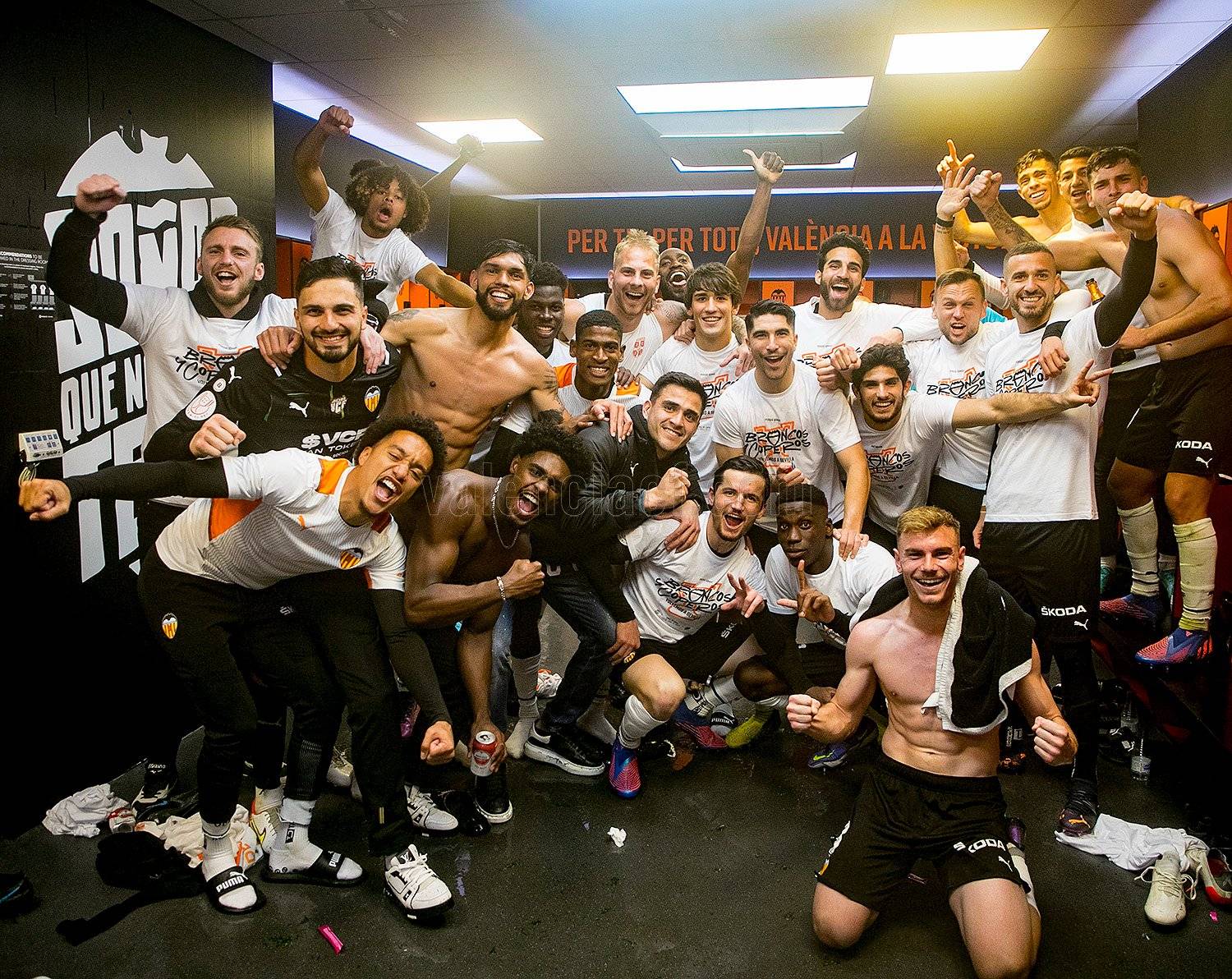 La alegría se desató en el vestuario valencianista. Foto: VCF